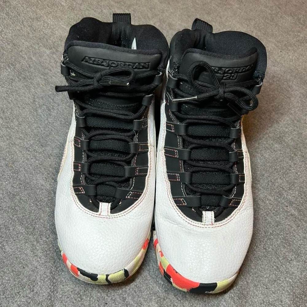 Unisex Jordan 10 Retro ‘Ember Glow’
Youth/men size 7 women’s 8.5